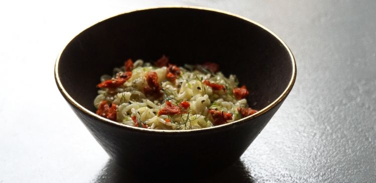 Noodles freddi, emulsione di aglio, olio, ‘nduja
