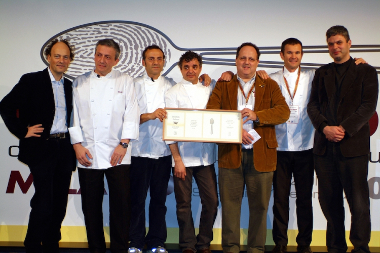 The New Italian Cuisine in 2006, at the second edition of Identità Golose in Milan. Every era has had its series of new brilliant chefs. The ones in the past decades, all without a beard at the time, are perfectly summed up in this photo showing, left to right, Moreno Cedroni, Davide Scabin, Massimo Bottura, Mauro Uliassi, Paolo Marchi, Carlo Cracco and Pietro Leemann. Unfortunately Massimiliano Alajmo, the youngest star in the global history of the Michelin Guide, was already on his way back to Padua and couldn’t take part in the souvenir photo with a group that is still making the history of Italian and global cuisine
