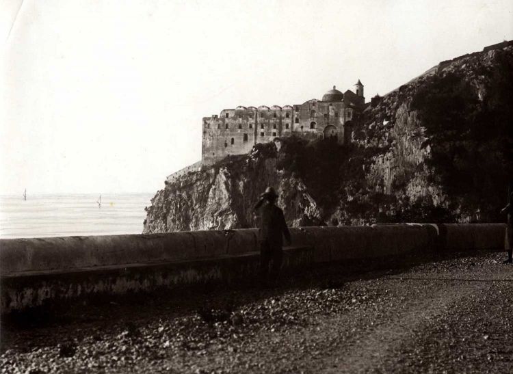 Una foto d'archivio del Monastero Santa Rosa quando era in stato d'abbandono
