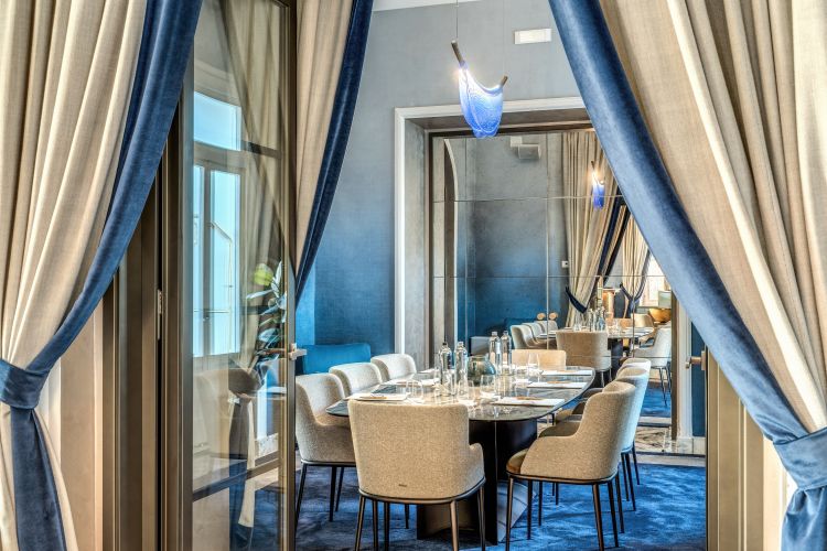 L'hotel affonda le radici nella tradizione secolare sorrentina dell’ospitalità e nella storia stessa dell’hotel nato nel 1912 come dimora privata di nonna Etta, Antonietta Lauro

