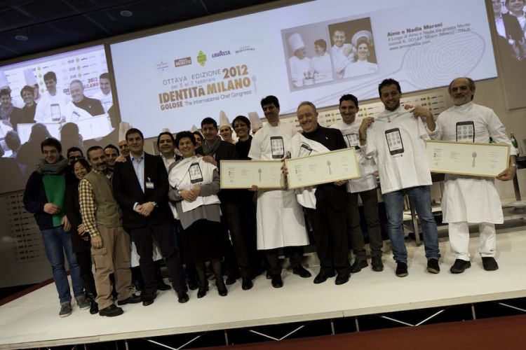 Foto ricordo dell'omaggio ad Aimo e Nadia Moroni nel corso di Identità Golose 2012 a Milano