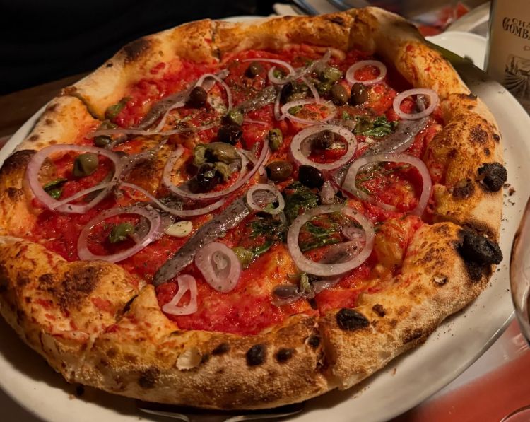 Una pizza della pizzeria Onda