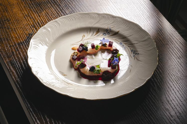 Gambero di Terracina con visciole e rapa rossa
