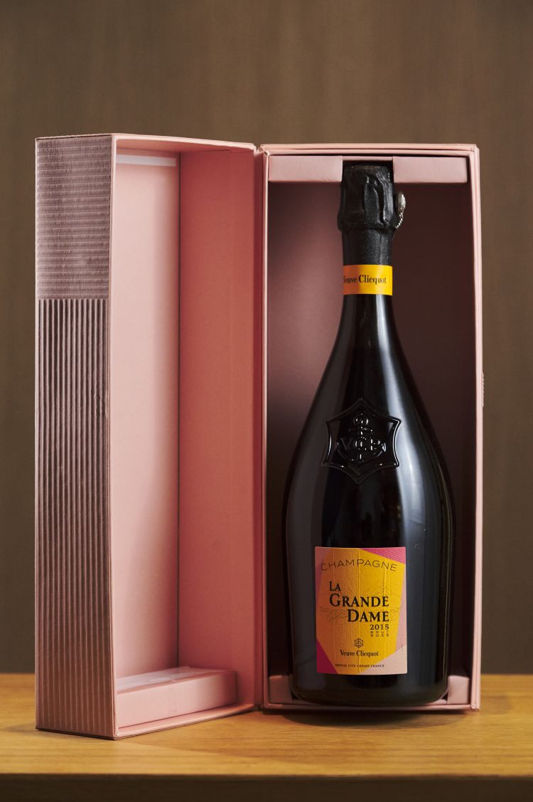 Il coffret rosa firmato dall'artista italiana Paola Paronetto. Foto di Stefano Delia