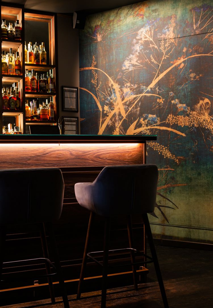 Gli interni del cocktail bar tra i più interessanti sulla piazza romana