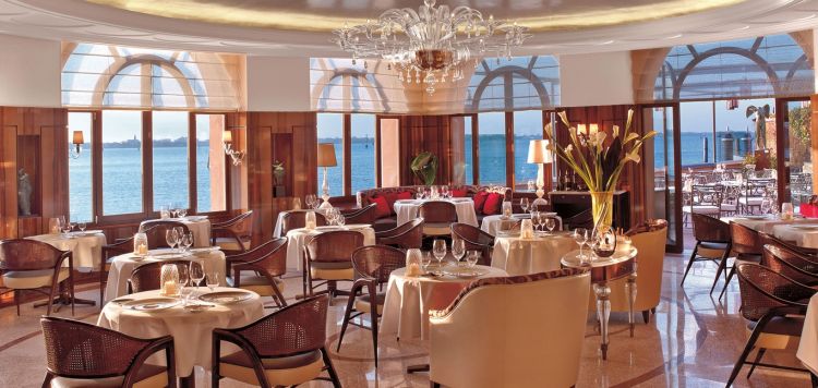 L'hotel contiene il ristorante Oro, chef Davide Bisetto, una stella Michelin (leggi la scheda nella Guida di Identità)
