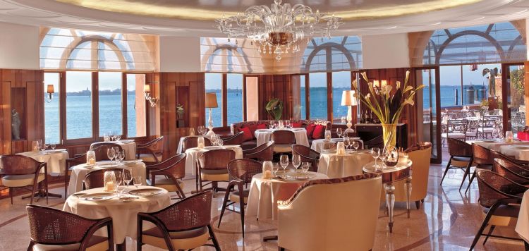 L'hotel contiene il ristorante Oro, chef Davide Bisetto, una stella Michelin (leggi la scheda nella Guida di Identità)