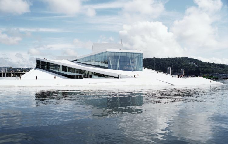 L'Oslo Opera House dei norvegesi di Snohetta
