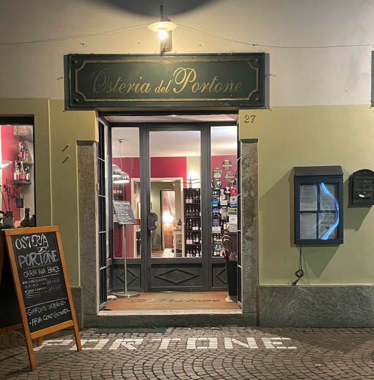 L'ingresso dell'Osteria del Portone