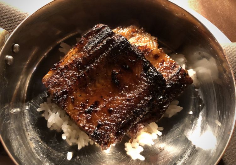 Anguilla teriyaki con contorno di riso
