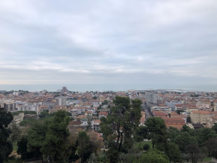 Vista da Giulianova alta; il belvedere è a pochi passi da Osteria Vivizia
