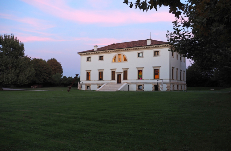 La villa Pisani Bonetti, progettata da Andrea Palladio...
