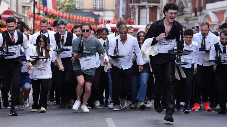 Camerieri in competizione a Londra in occasione de