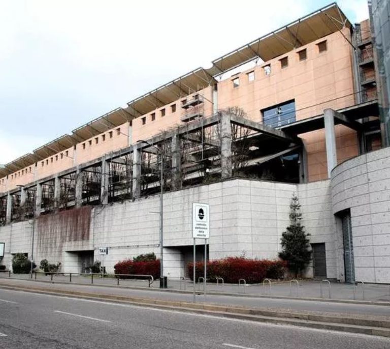 I padiglioni uno e due della Fiera di Milano (ingresso via Teodorico), che fra 10 giorni ospiteranno l'ospedale di emergenza per pazienti Covid-19
