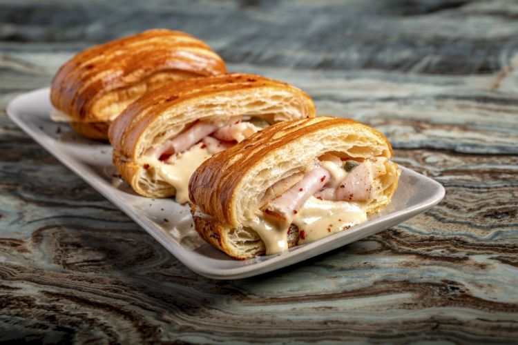 Pain suisse al vitello tonnato