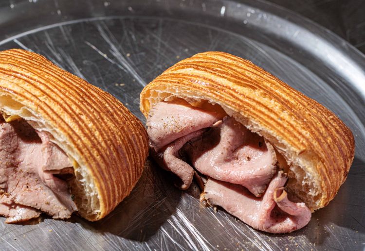 Pain suisse al vitello tonnato
