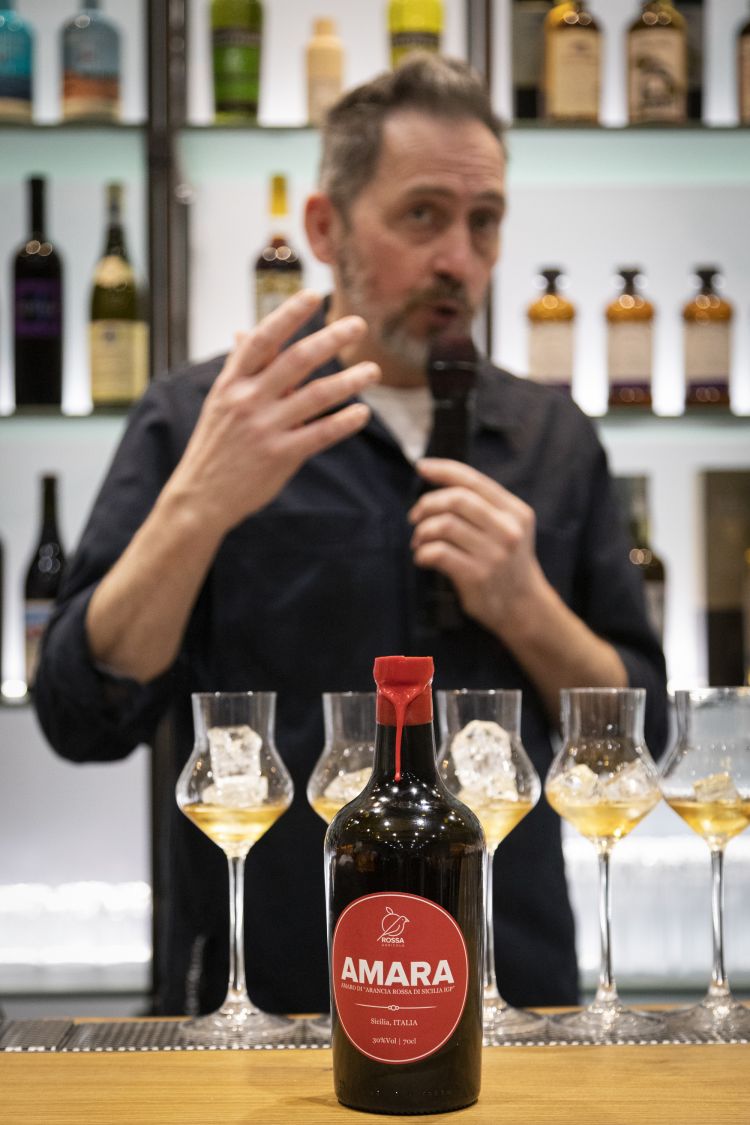 Edoardo Nono, patron del Rita Cocktails, recentemente inserito nella The World's 50Best Discovery, illustra il suo pairing a base di Amaro Amara
