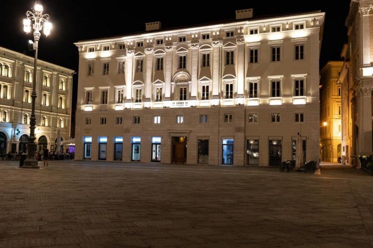 Palazzo Pitteri, sede del ristorante Harry's Piccolo da primavera 2024. A destra, s'intravede la sede attuale, contenuta nel Grand Hotel Duchi d’Aosta
