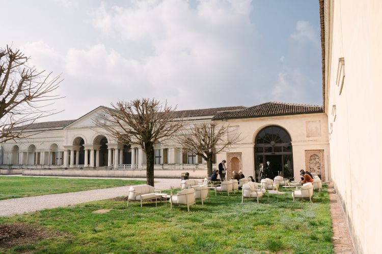 Il&nbsp;giardino esterno&nbsp;nello spazio compreso tra la Peschiera e l&rsquo;Esedra a Palazzo Te, Mantova
