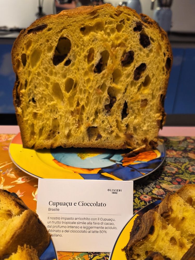 Tra i panettoni per il mercato estero c'è quello Cupuaçu (il frutto di un albero delle foreste pluviali imparentato con il cacao) e cioccolato per il Brasile