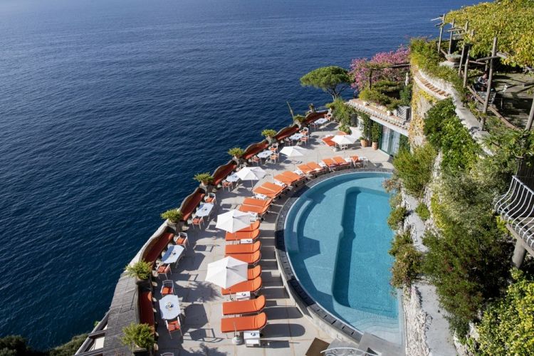 La piscina panoramica de Il San Pietro di Positano, dal 1970 di proprietà della famiglia Cinque