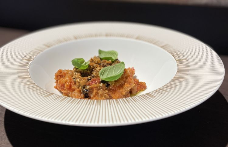 Pappa al pomodoro, ragù di cozze e olio all'origano, di Edoardo Traverso
