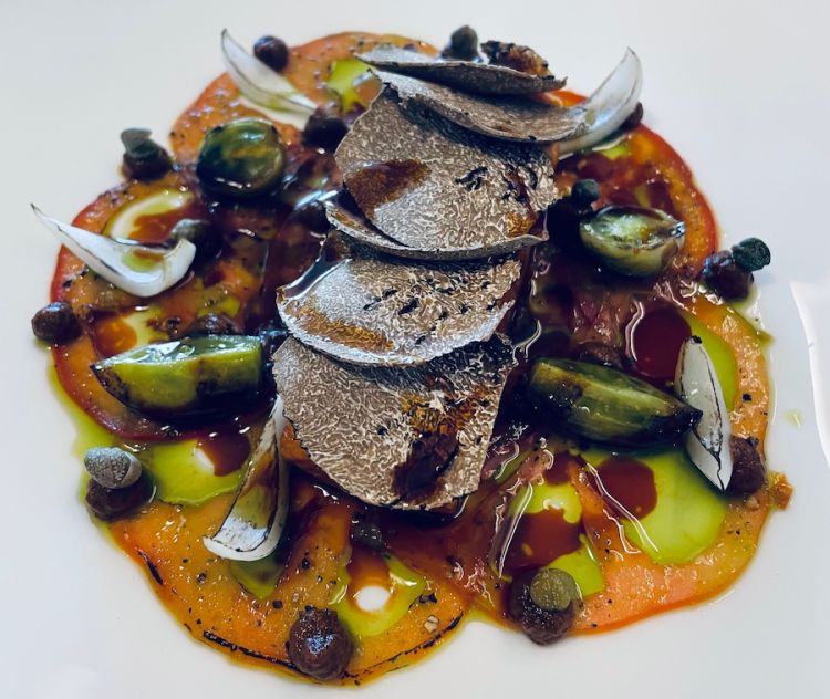 Companatico di meloni immaturi, ricotta di mandorla e verdure