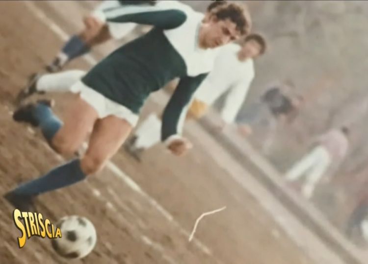 Pasquale Torrente in una vecchia e rara foto da calciatore, una carriera mai sbocciata ai massimo livelli. Il vero Torrente calciatore, 412 presenze in serie A col Genoa, è suo fratello Vincenzo
