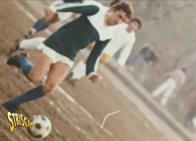 Pasquale Torrente in una vecchia e rara foto da calciatore, una carriera mai sbocciata ai massimo livelli. Il vero Torrente calciatore, 412 presenze in serie A col Genoa, è suo fratello Vincenzo