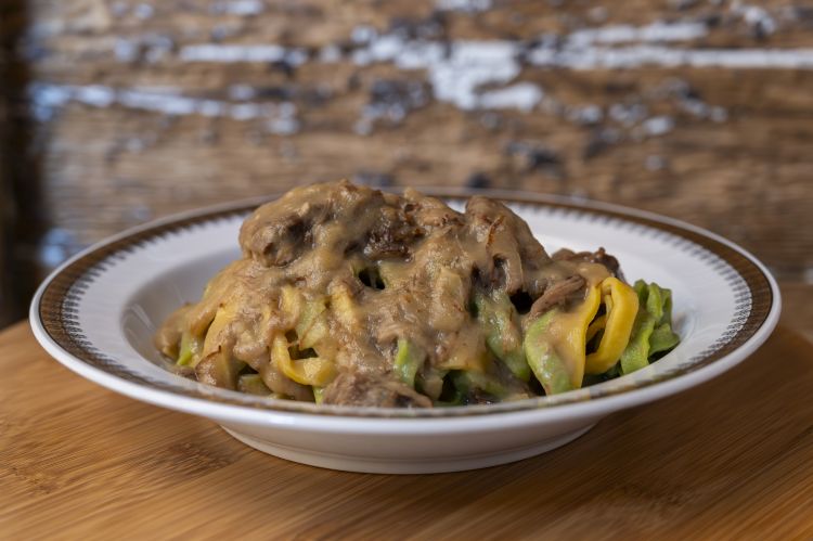 Paglia e fieno alla genovese di pecora
