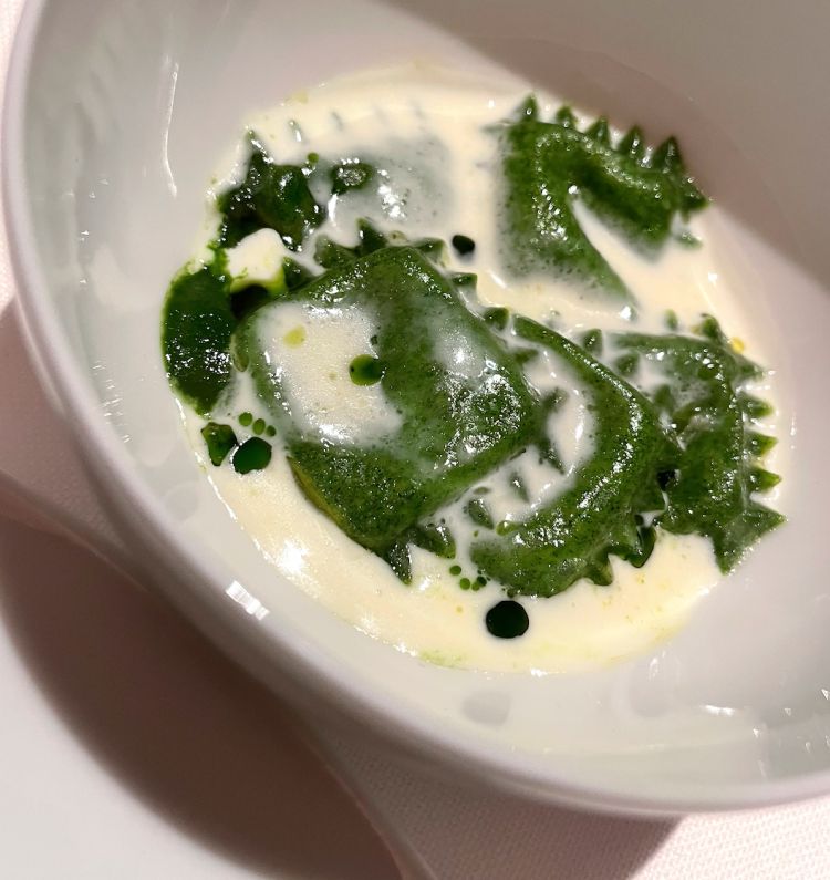 Quadrotto di pasta alle erbe con panna affumicata
