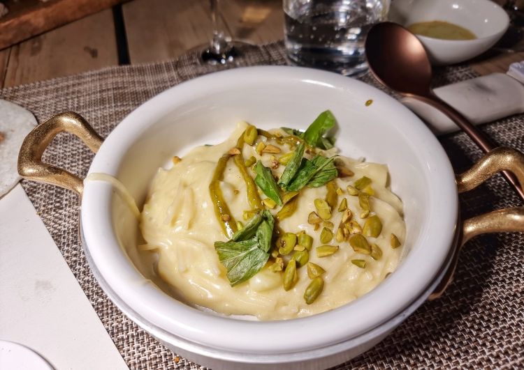 Pasta e patate con pesto di pistacchio e basilico
