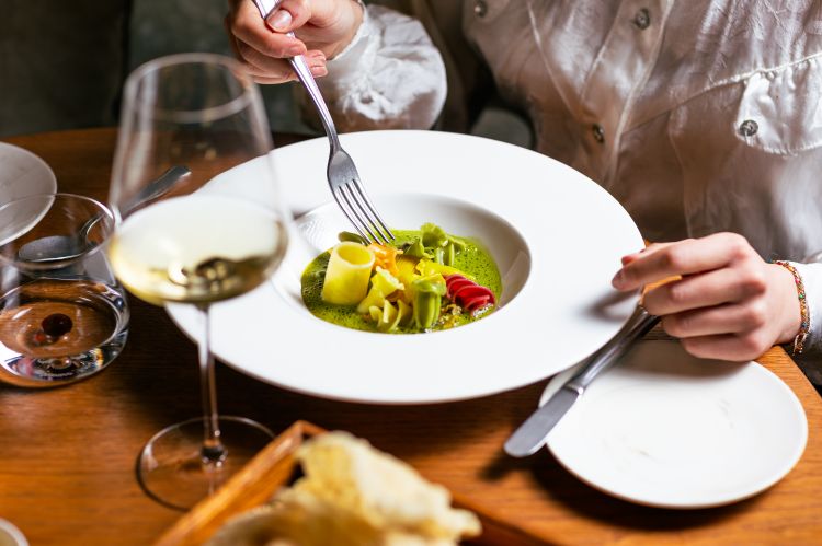 Pasta fantasia, pesto di alghe, ragù di garusoli, telline e cozze