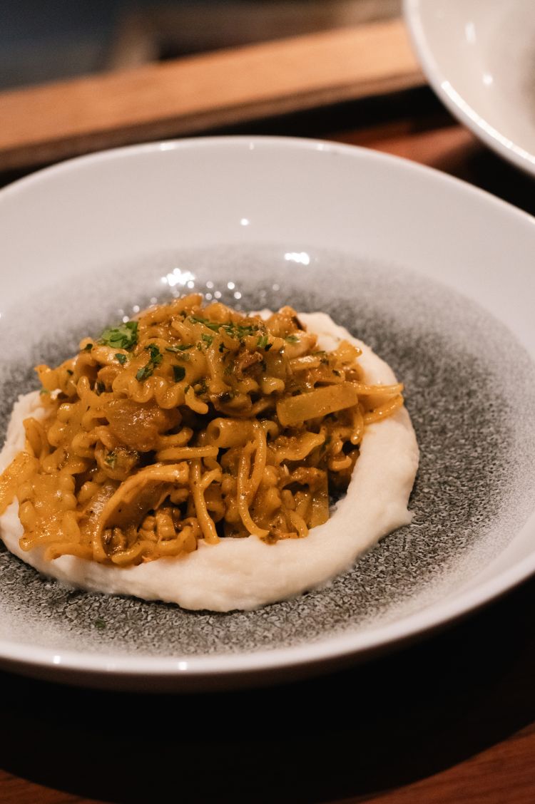 La pasta mista dello Chef Federico Sisti è uno dei piatti proposti per la cena 4 mani, in cui la ricetta italiana ha visto l'utilizzo di alcuni ingredienti locali