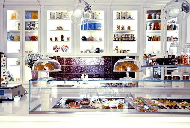 La pasticceria (ottima) I Dolci della Regina, proprio accanto al Regina Adelaide
