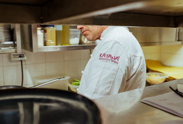 Battisti nella cucina di Santeria Paladini