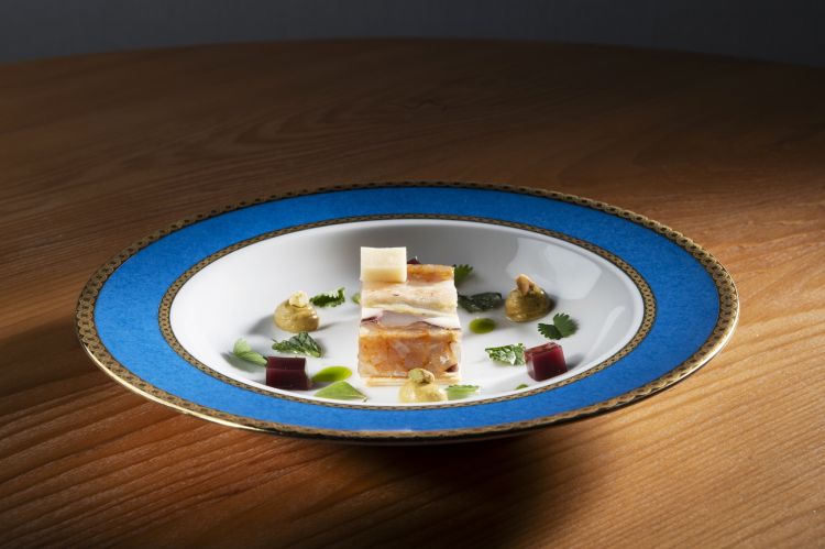 Paté en croûte marino con coda di rospo testa e trippa, salame di orata, uova di seppia, gelatina di yuzu