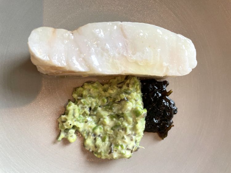 Rombo confit, confettura di alghe allo yuzu, cassolette estiva e lumachine di mare, il mare del Pellico3
