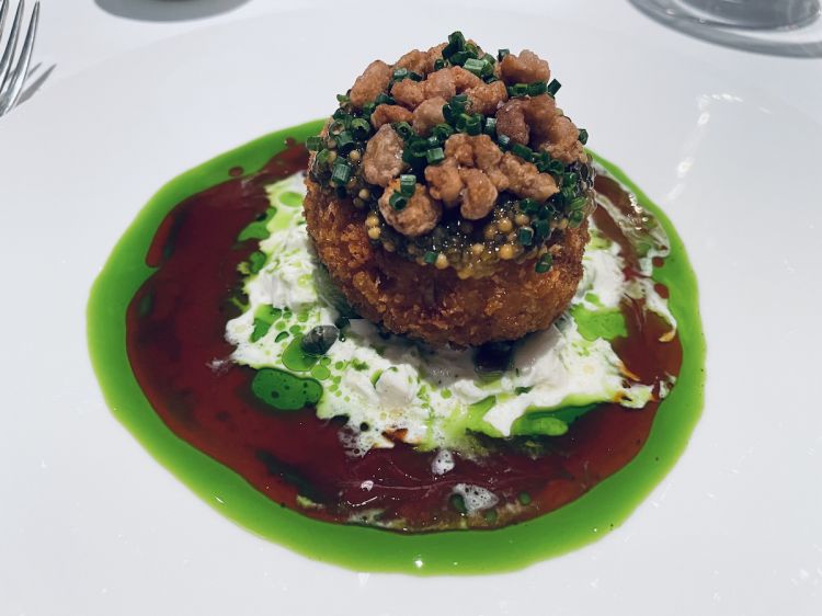 Animella soufflé alla milanese, burrata, caviali 