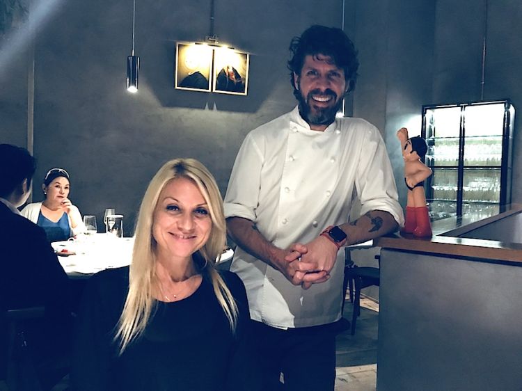 Il sorriso di Paulo Airaudo fotografato a fine servizio. In primo piano, la giornalista Elisabetta Canoro