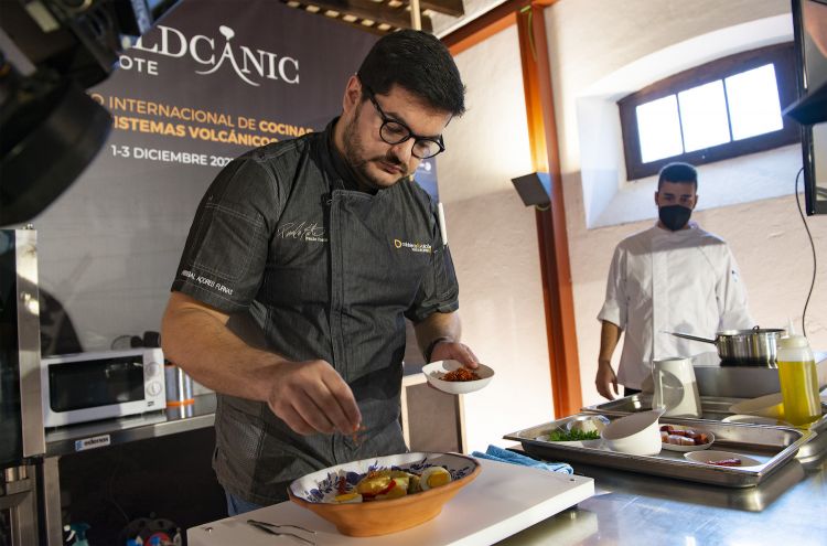 Paulo Costa at Worldcanic and, below, his Caldeira con bacalao, a recipe prepared putting all the ingredients in a pot close to the thermal waters of São Miguel, the largest island of the Azores
