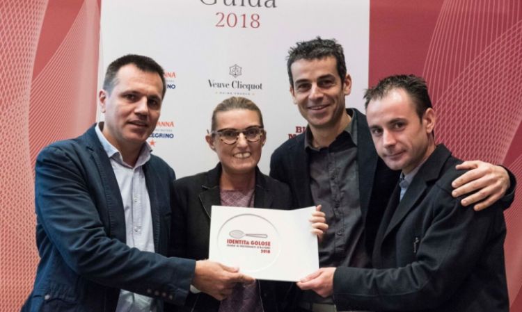 Guida Identità Golose 2018: Sara Peirone from Lavazza gives the Best Foreign Chef award to Mateu Casañas, Oriol Castro and Eduard Xatruch 
