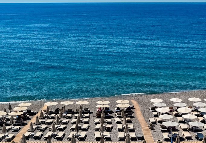 Il beach club e la spiaggia
