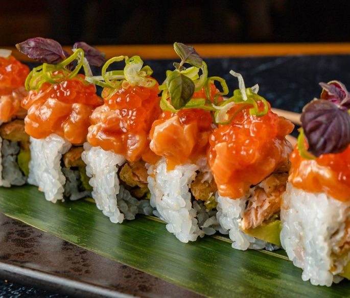Sushi? Sì, ma noi vi consigliamo, doveste passare dal Pelagos Sea Side altri piatti...
