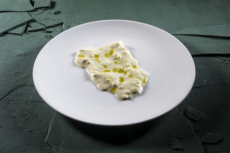 Pelle di latte, baccalà e geranio