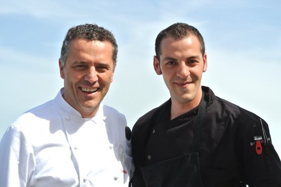 Lo chef Giancarlo Perbellini a Venezia assieme con un suo giovane collaboratore