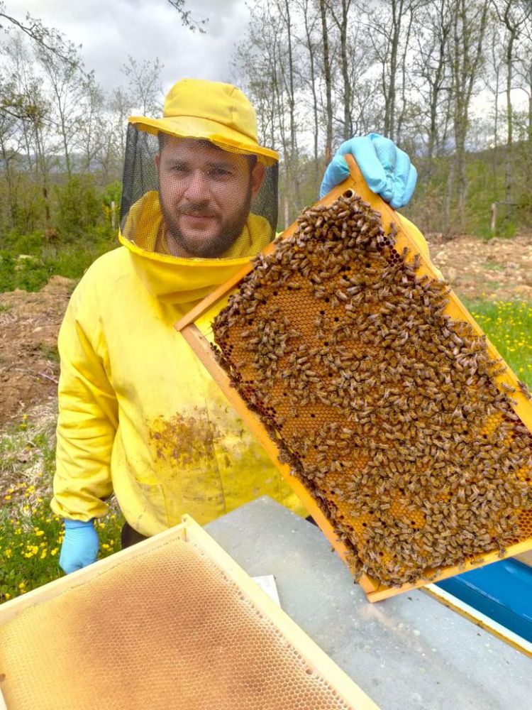 L'apicoltore Giorgio Poeta

