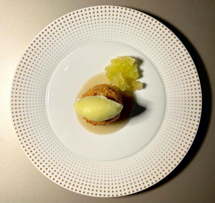 Memorie sarde, ovvero cervella fritte con panatura di Carasau su crema di finocchio e sorbetto alla mela verde e sedano