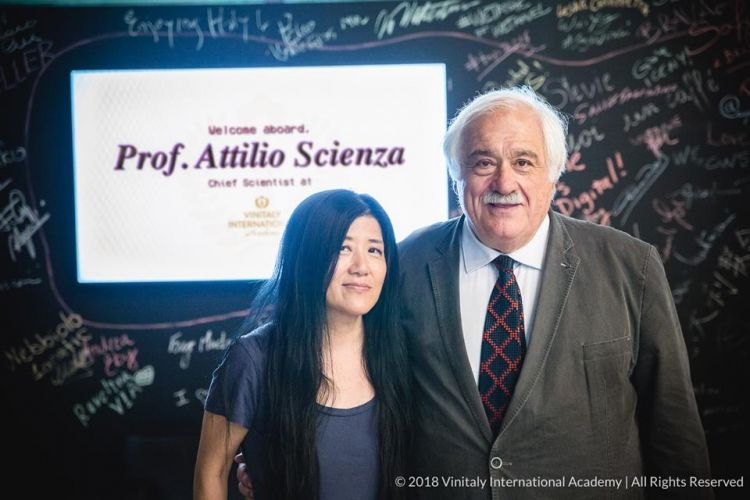 Stevie Kim (Amministratrice Delegata) e il Prof. A
