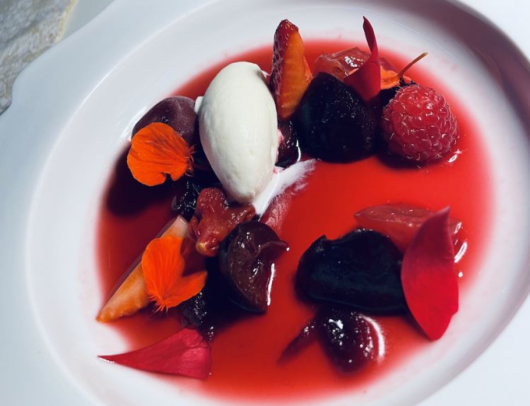 Riccardo Agostini: Sfogliata alla ricotta, frutti rossi in conserva e vaniglia